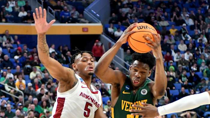 031722-AuDiese Toney-Vermont-NCAA-Mark Konezny